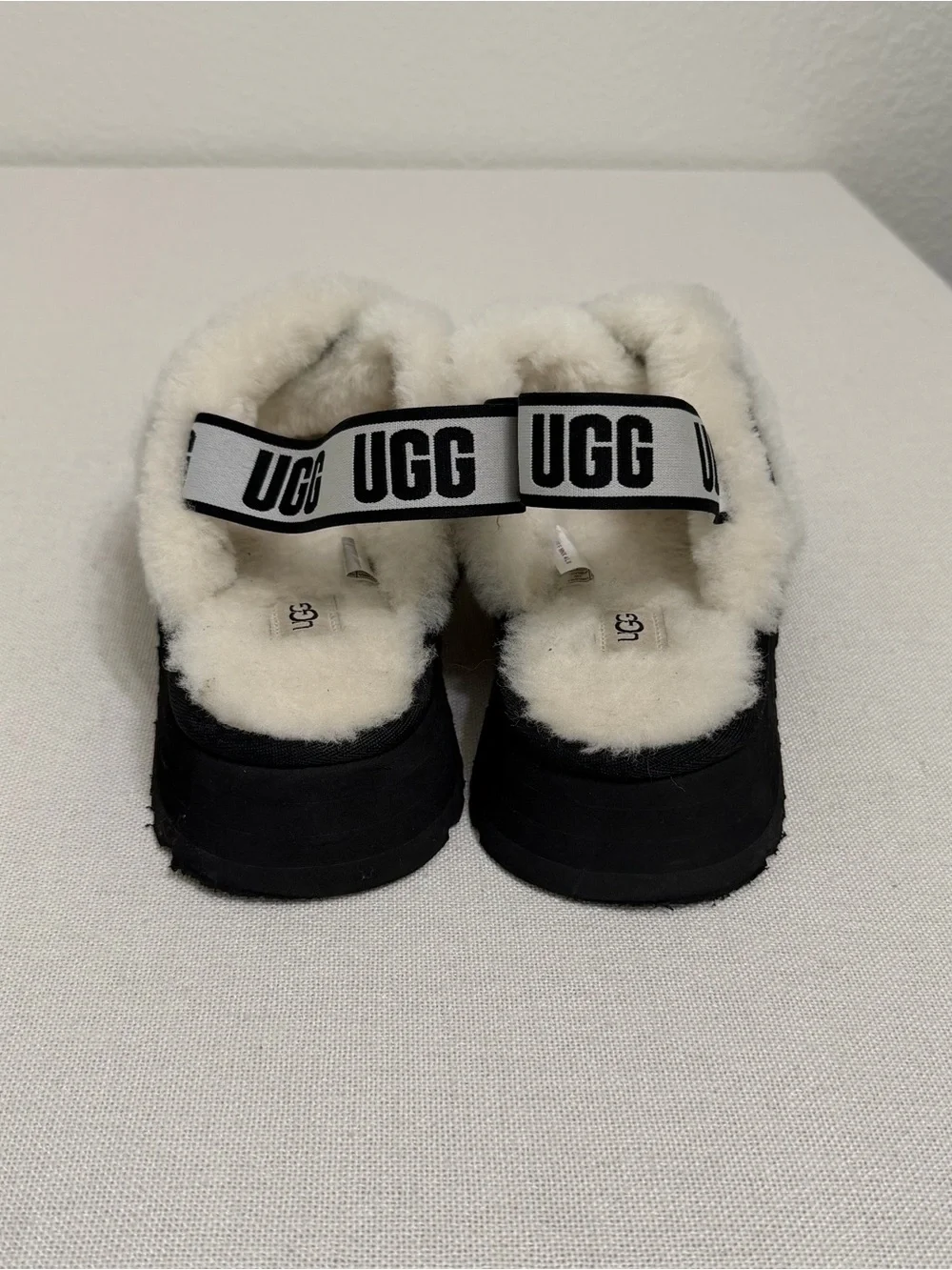 UGG Womens Disco Cross Fuzzy Platform Slide Sandal 10